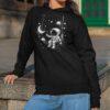 μαύρο hoodie αστροναύτης σε κούνια