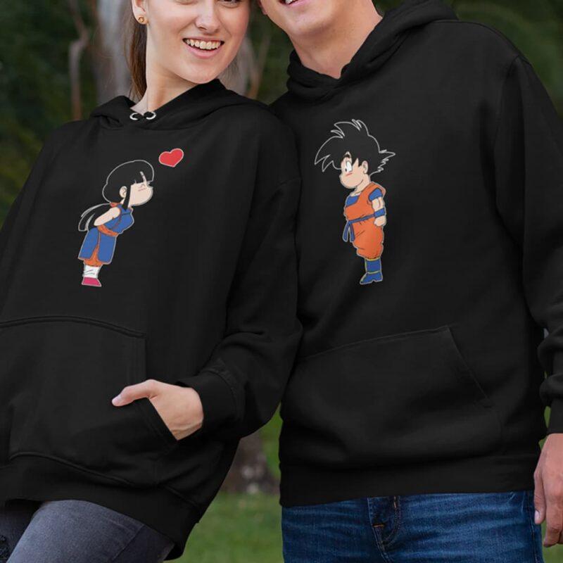 Hoodies ζευγαριών μαύρου χρώματος με στάμπα ''κορίτσι να στέλνει φιλί καρδιά σε αγόρι''