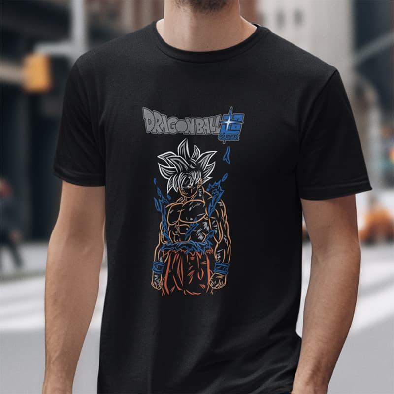 Μαύρο unisex t-shirt με στάμπα Dragon Ball Super και τον χαρακτήρα Goku σε μορφή Ultra Instinct.